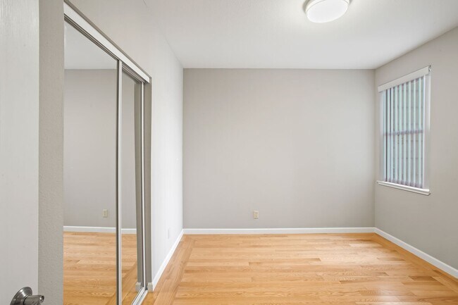 Building Photo - 473-475 34th Ave