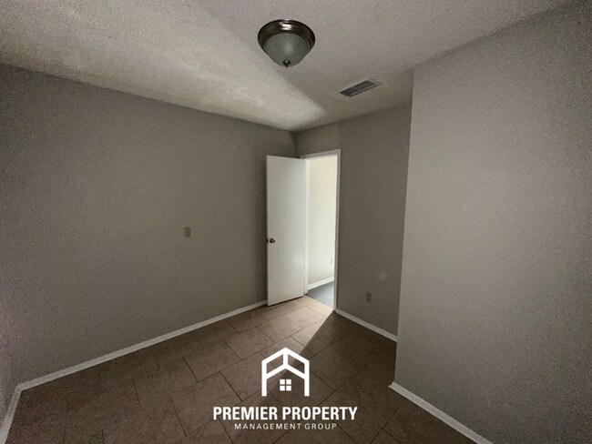 Building Photo - 4354 Clarke Rd