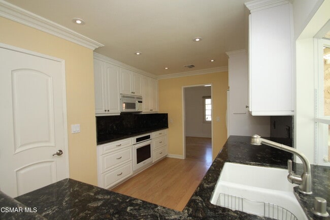 Building Photo - 186 Poplar Crest Ave