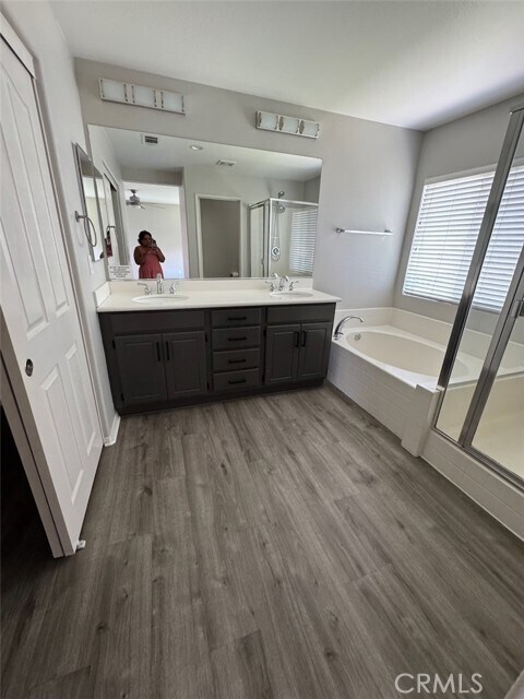 Building Photo - 33618 Iris Ln