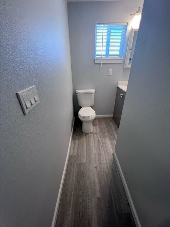 Building Photo - Beautiful Remodeled 2 Bedroom House!!