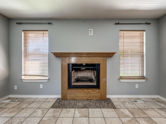 Building Photo - 3900 Hiddleston Cir