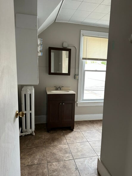 Building Photo - 708 Ferry St