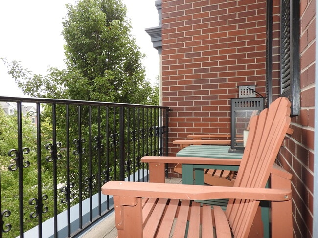 Building Photo - Central Park Home For Rent! Corner Unit!