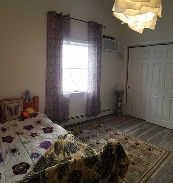 bedroom - 11 Nichols Ave