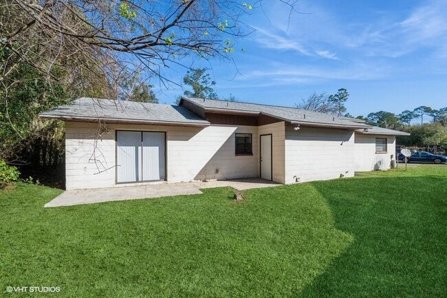 Building Photo - 2522 NW 4th Terrace