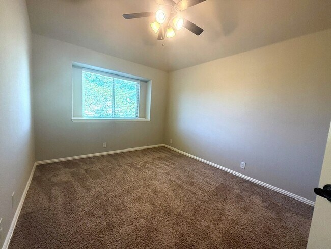 Building Photo - 1109 Abbey Ln