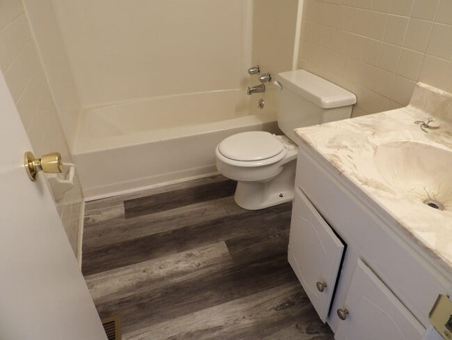 Building Photo - 432 Harrodsburg Ln