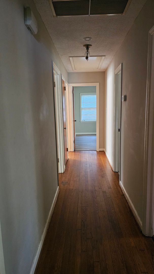 Building Photo - 2214 Jerry Jones Dr