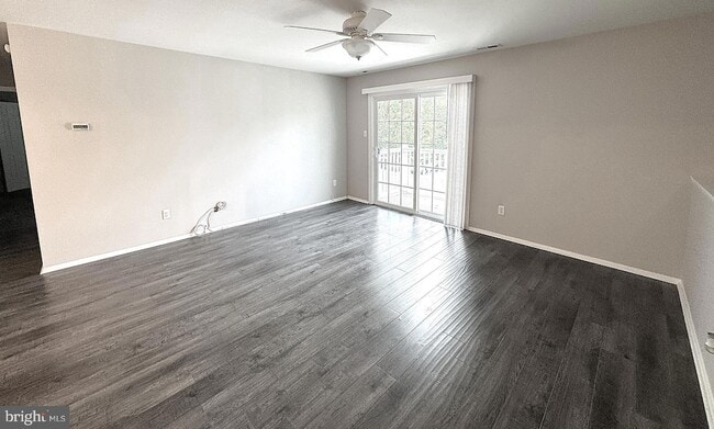 Building Photo - 560 Shetland Ct