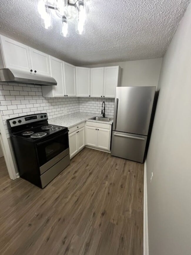 Building Photo - New Renovated Beauitful Home