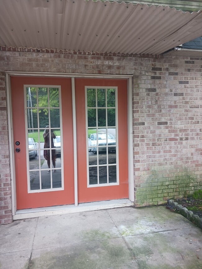 Primary Photo - 713 Springfield Rd