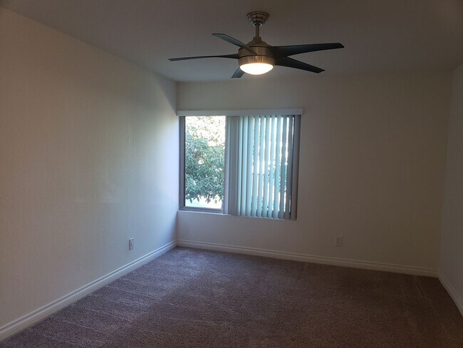 Building Photo - Orange 1 Bedroom