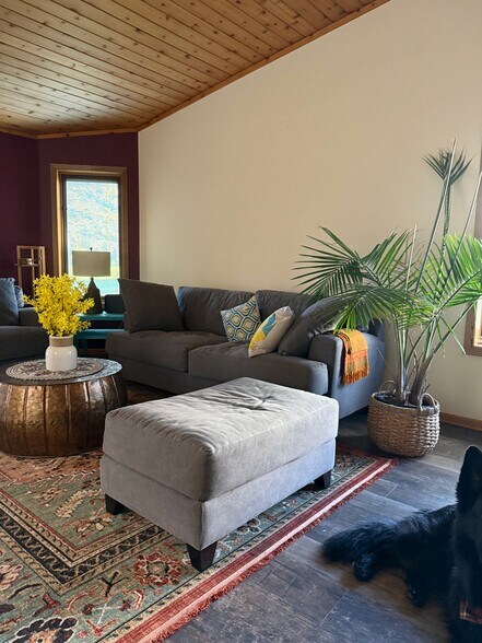 The living-dining area - 4888 Tee Ct SW