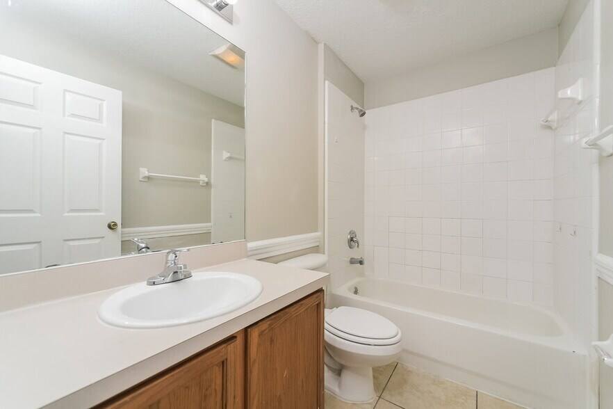 Building Photo - 926 Willow Run St