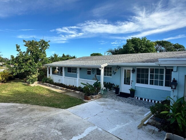 Building Photo - 104 NE 16th Ave