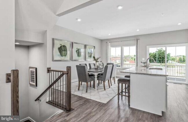 Building Photo - 2926 WATERFRONT Way