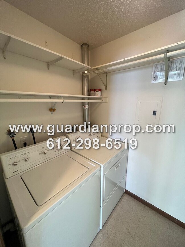 Building Photo - 2nd Floor Condo Available Now, Balcony, Fi...