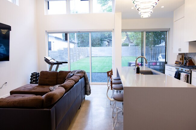 Building Photo - 507 S Park Dr