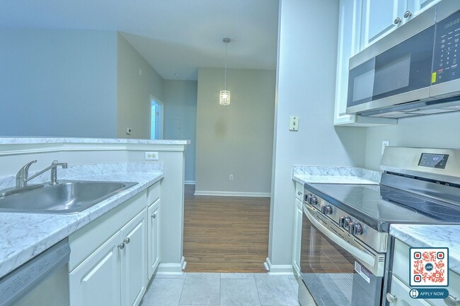 Building Photo - MOVE IN THIS YEAR - FREE MONTH'S RENT IN 1st 90 DAYS!