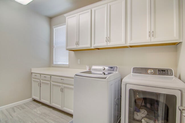 Building Photo - 5706 Desert Mallow St