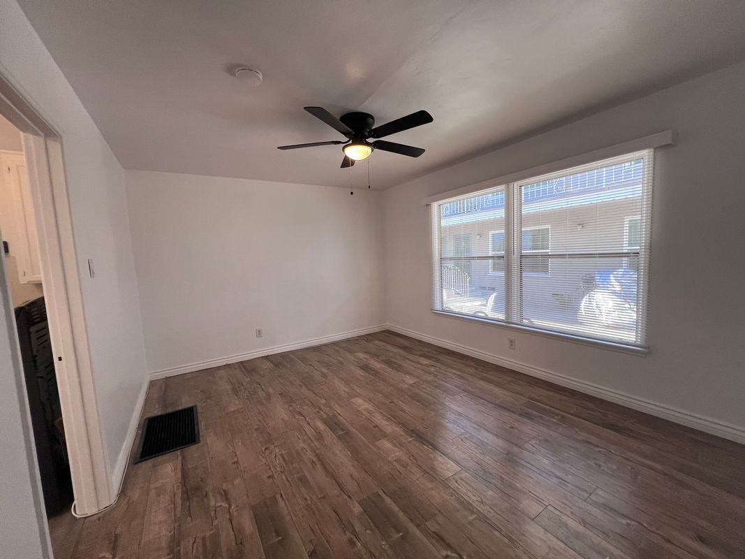 Building Photo - 5279 E The Toledo-2