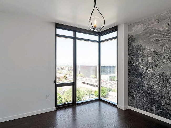 Building Photo - "Spacious 2-Bed, 2-Bath Gem in the Heart of Phoenix - 1188 Sq Ft of Modern Living!"