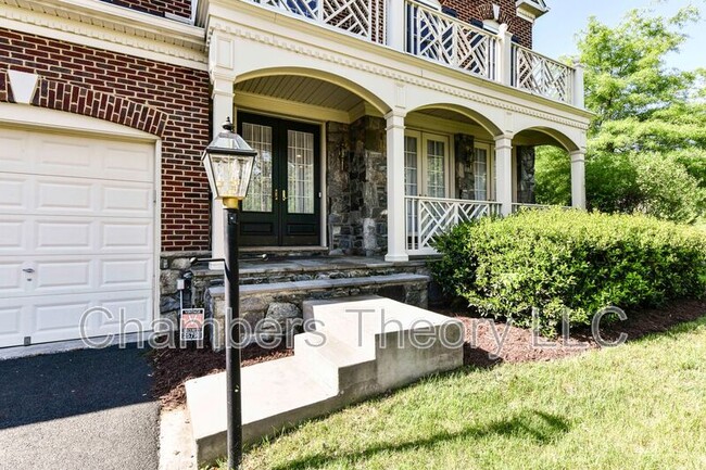 Building Photo - 25798 S Village Dr
