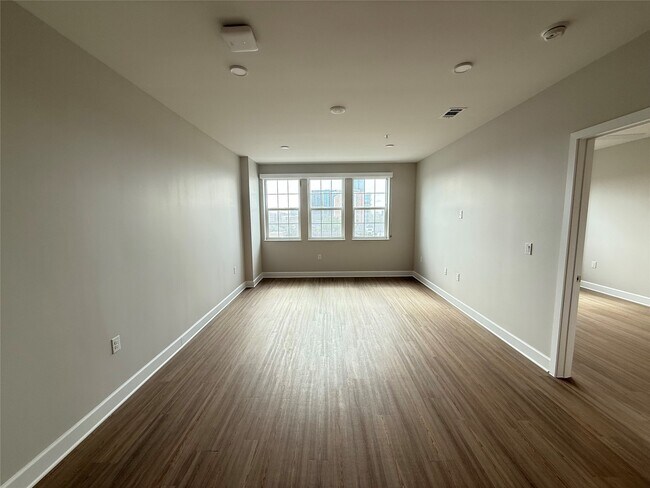 Building Photo - 716 Waugh Dr