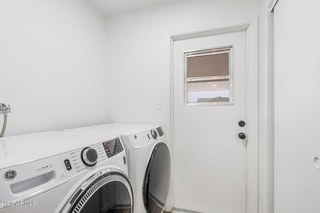 Building Photo - 2529 E Commonwealth Cir