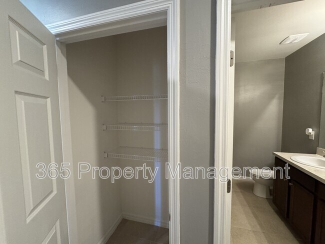 Building Photo - 471 Seasons Dr