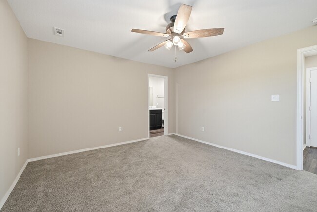 Building Photo - 19 Farmhouse Cir