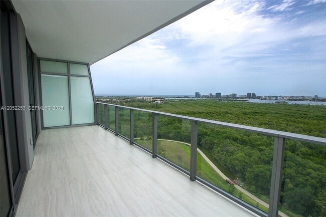 Building Photo - 2411 Laguna Cir