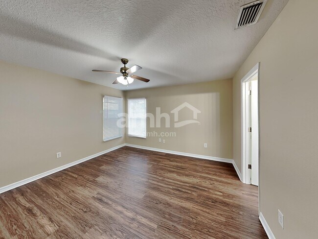 Building Photo - 1322 Lake Idamere Blvd