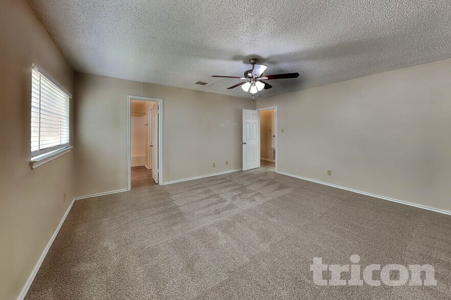 Building Photo - 8055 Chestnut Cedar Dr