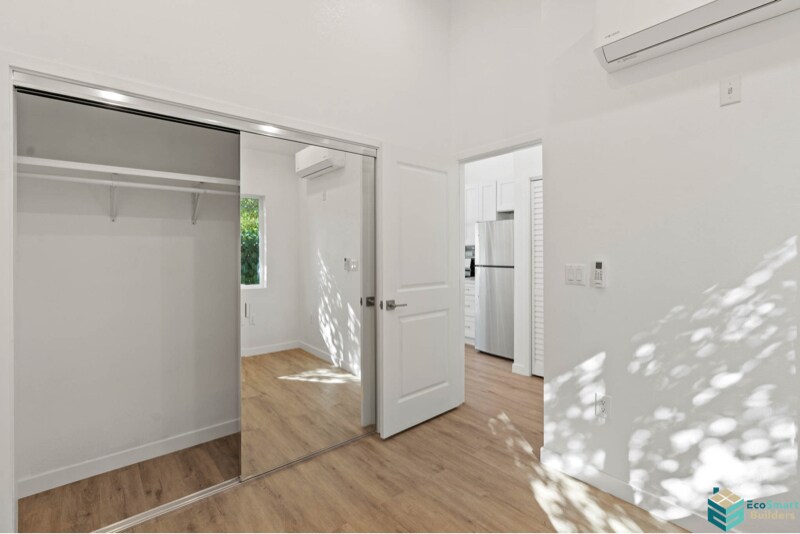 Building Photo - 223 E Cherry Ave