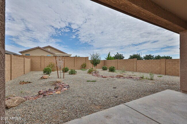 Building Photo - 16828 W Evergreen Rd