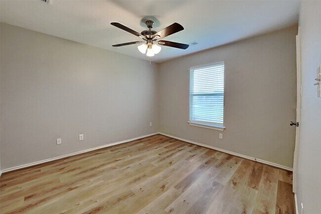 Building Photo - 22076 Knights Cove Dr