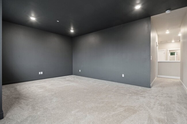 Building Photo - Newer 4-Bedroom Home in Bremerton