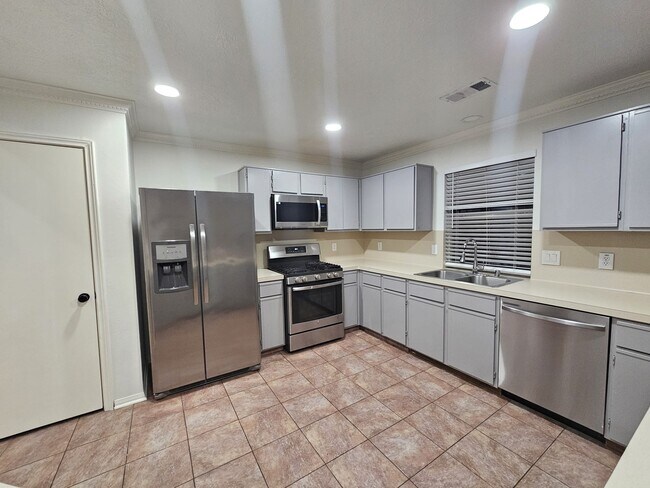 Building Photo - 3118 Rainmont Ln