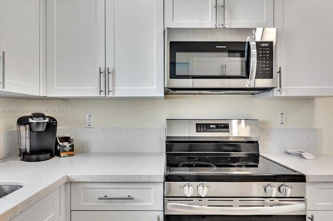 Building Photo - 2780 NE 183rd St