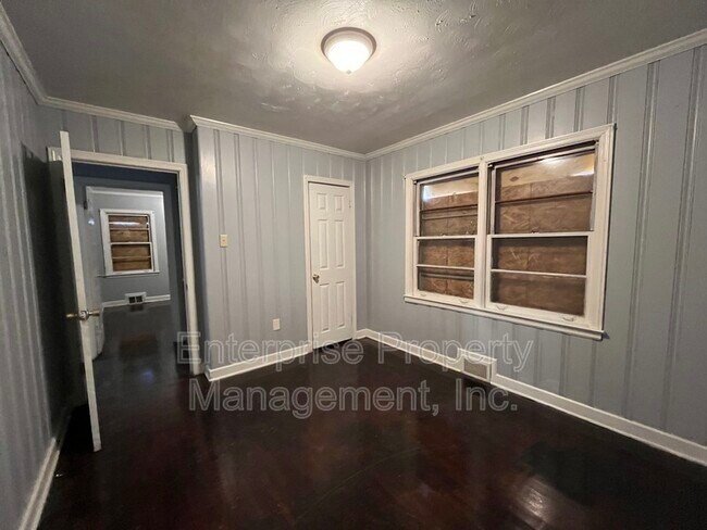 Building Photo - 1848 Woodburn Dr