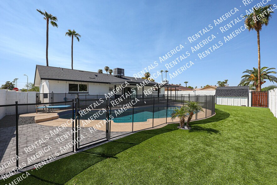 Building Photo - 1430 E Bell De Mar Dr