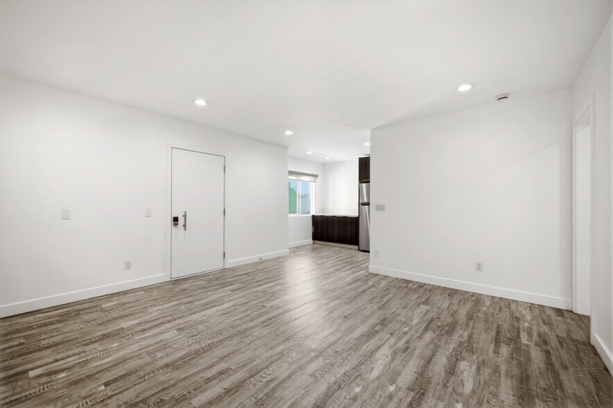 Building Photo - 2561 W Ave 30