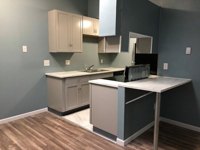 Open nook for quick meals & open concept - 219 E 36th St