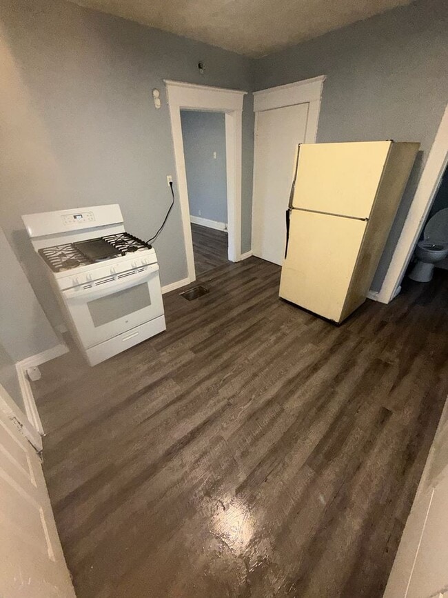 Building Photo - 736 Lawndale Ave