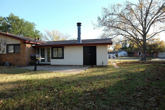 Building Photo - 3401 Princeton Dr