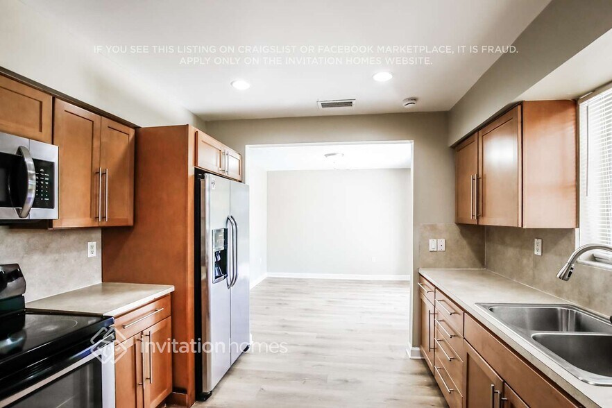 Building Photo - 3010 SW 97th Ct
