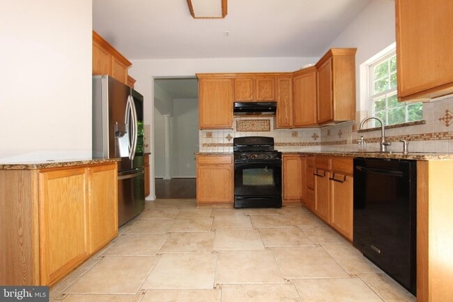 Building Photo - 406 Round Table Dr
