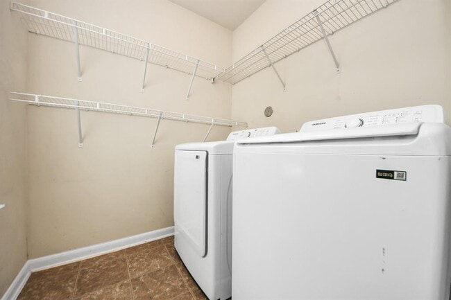 Building Photo - 7611 Legacy Pines Dr